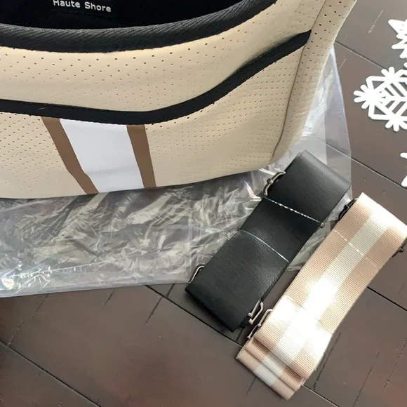 Haute Shore Crossbody Bag - Picture 5 of 9